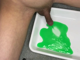 Japanese woman gets pee inside her vagina with a catheter